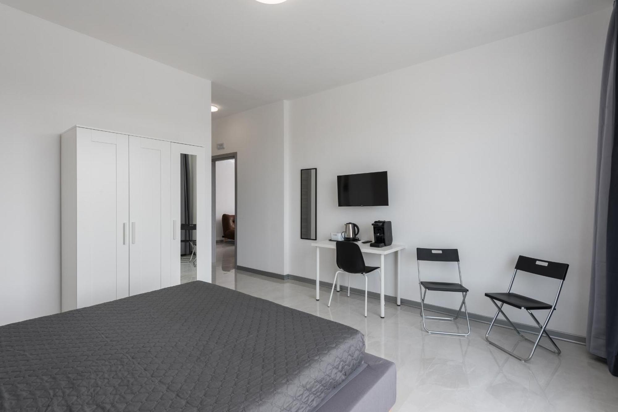 Travelershome Ciampino Airport Guesthouse 600M To Airport Eksteriør billede