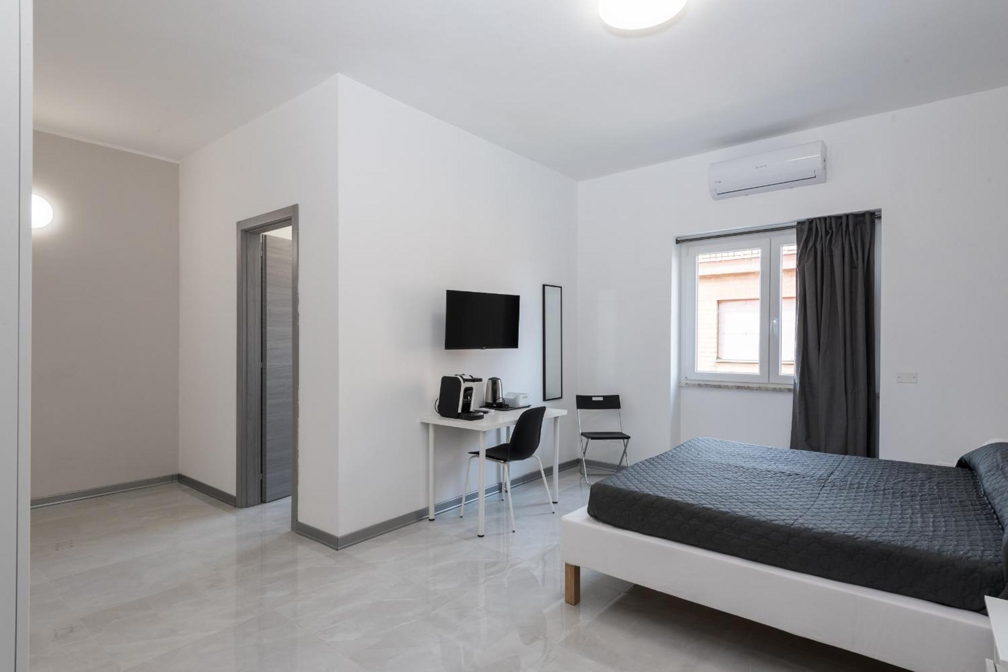 Travelershome Ciampino Airport Guesthouse 600M To Airport Eksteriør billede