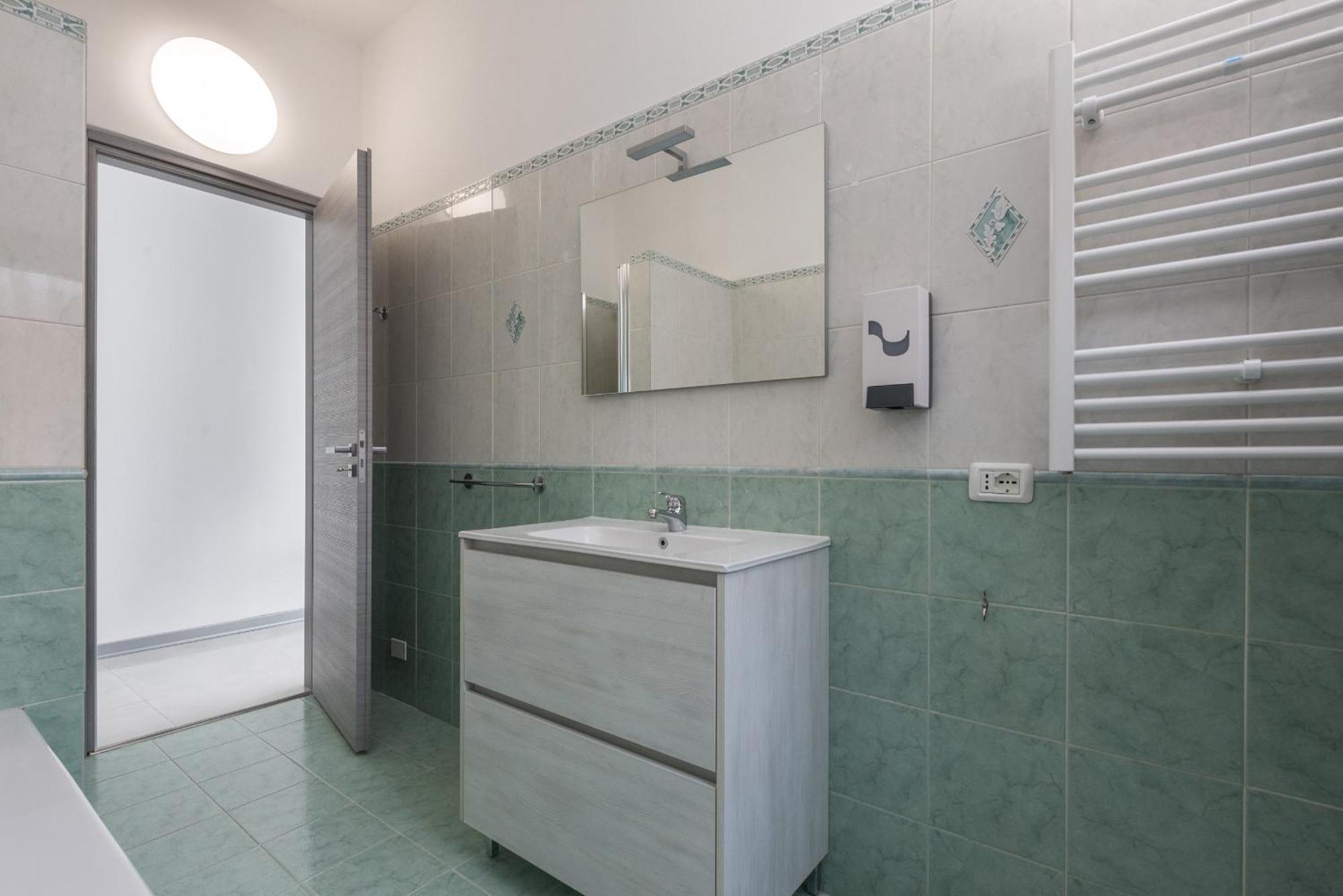 Travelershome Ciampino Airport Guesthouse 600M To Airport Eksteriør billede