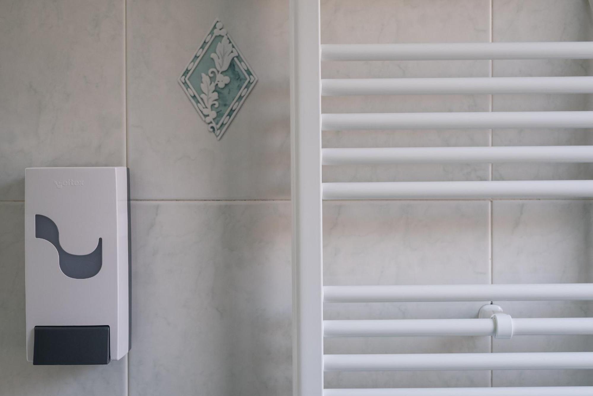 Travelershome Ciampino Airport Guesthouse 600M To Airport Eksteriør billede
