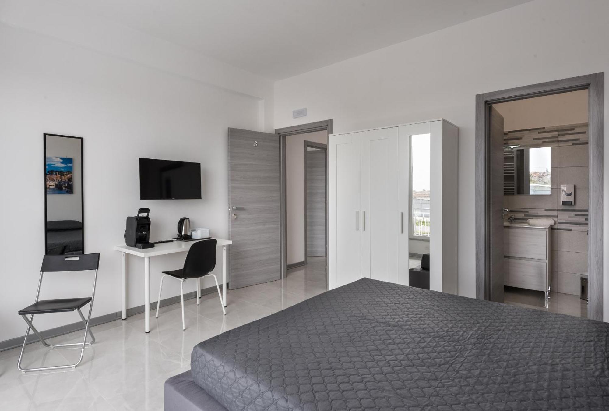Travelershome Ciampino Airport Guesthouse 600M To Airport Eksteriør billede