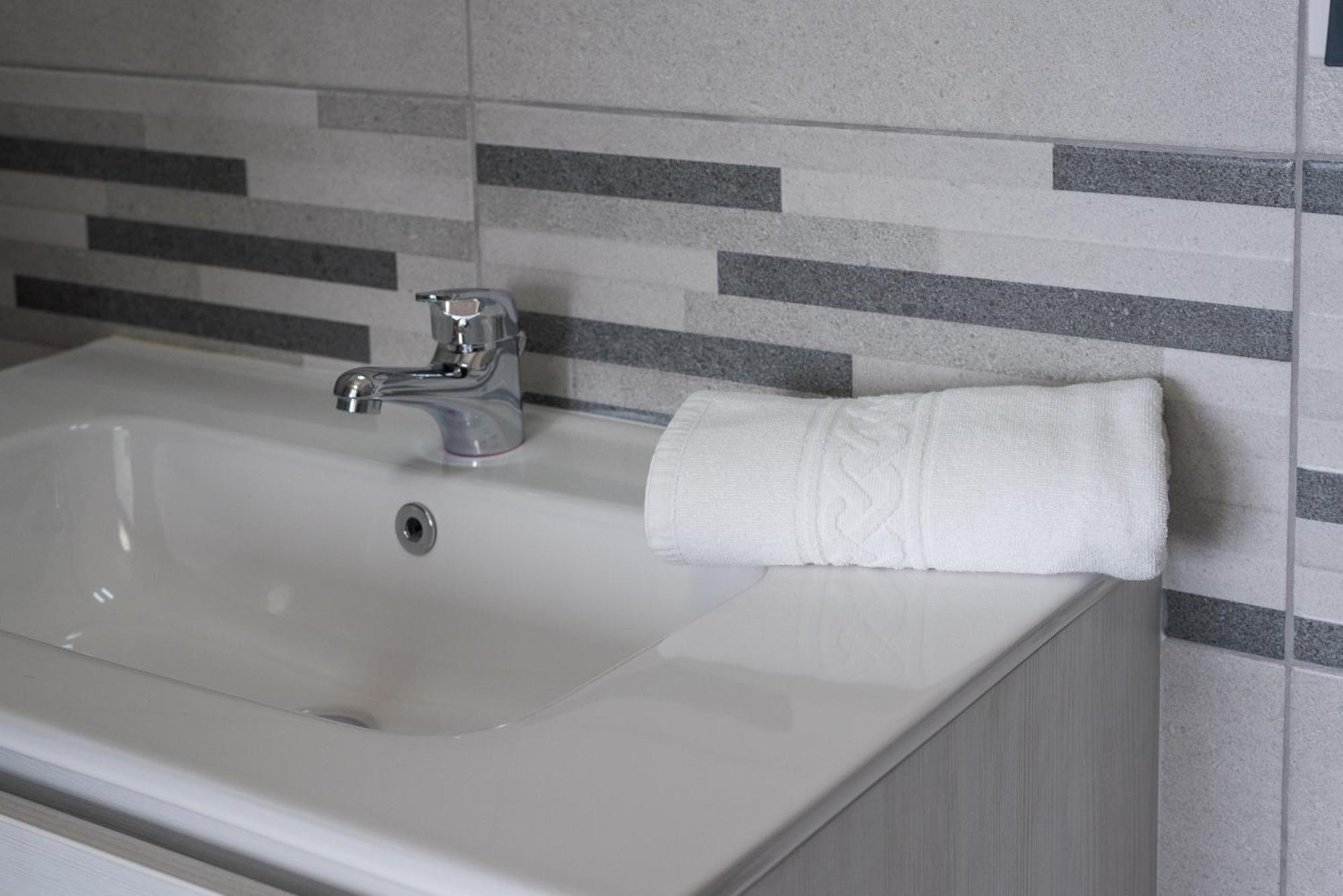 Travelershome Ciampino Airport Guesthouse 600M To Airport Eksteriør billede