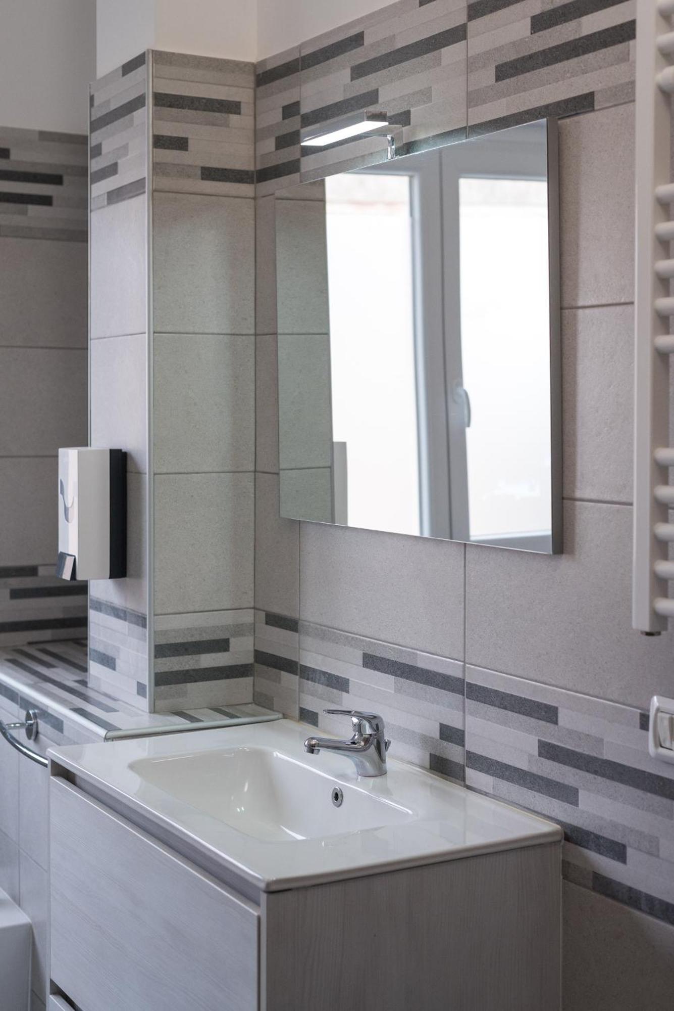 Travelershome Ciampino Airport Guesthouse 600M To Airport Eksteriør billede