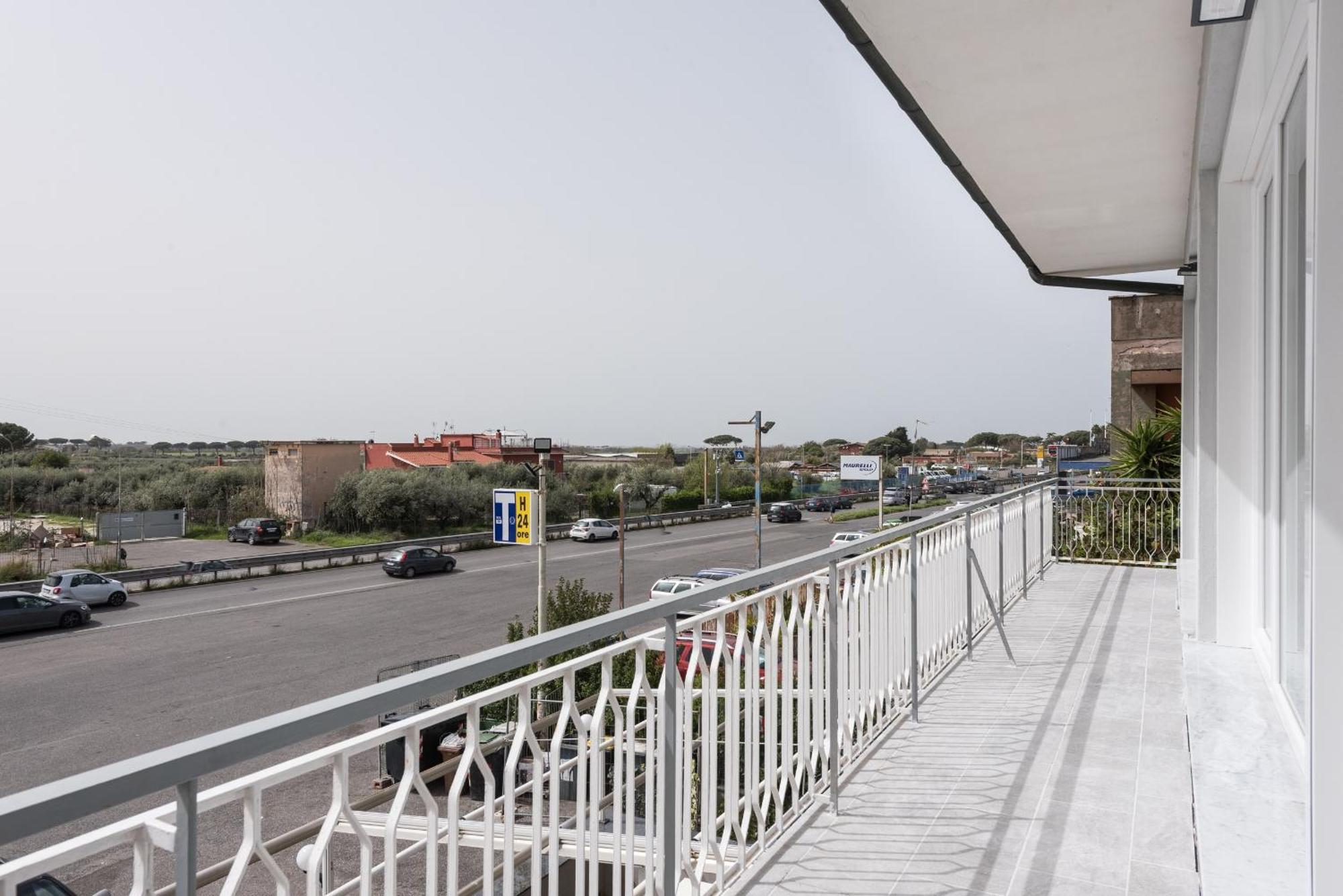 Travelershome Ciampino Airport Guesthouse 600M To Airport Eksteriør billede